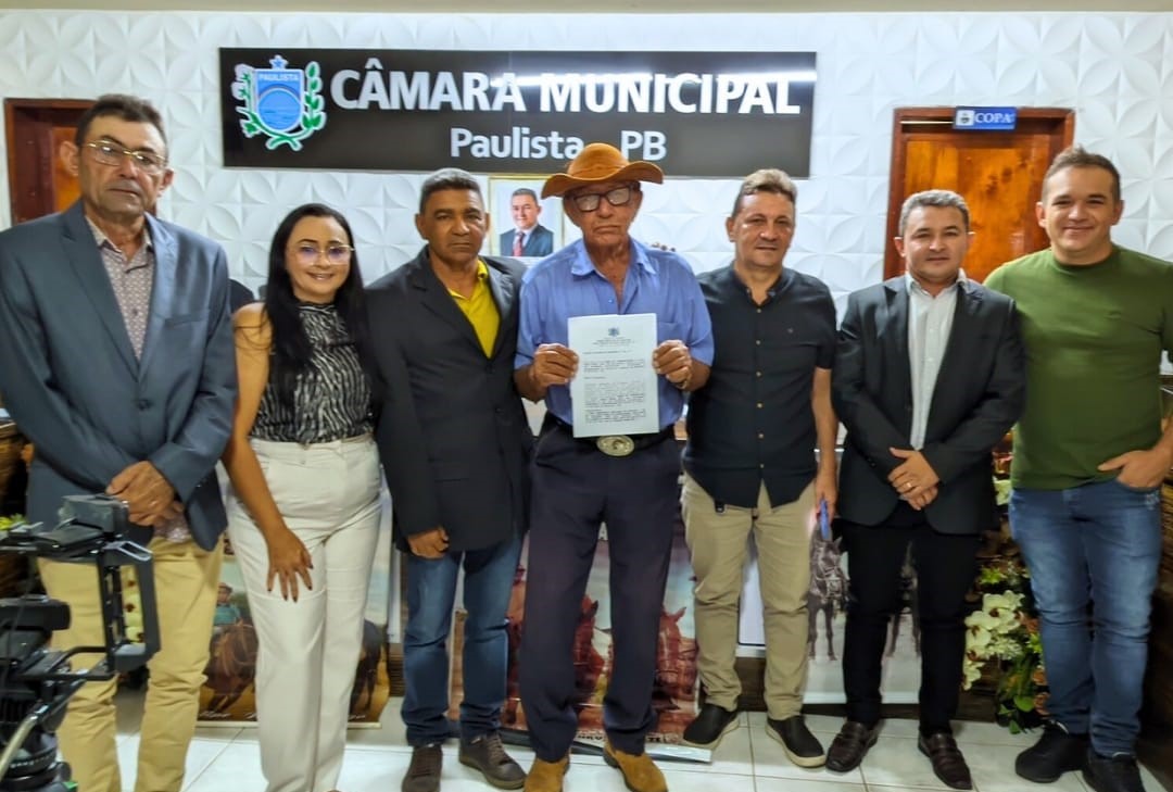 Câmara de Paulista homenageia Pedro Moura pelos 85 anos e contribuição à cultura do vaqueiro