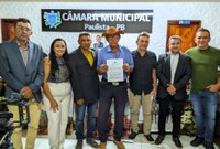 Câmara de Paulista homenageia Pedro Moura pelos 85 anos e contribuição à cultura do vaqueiro